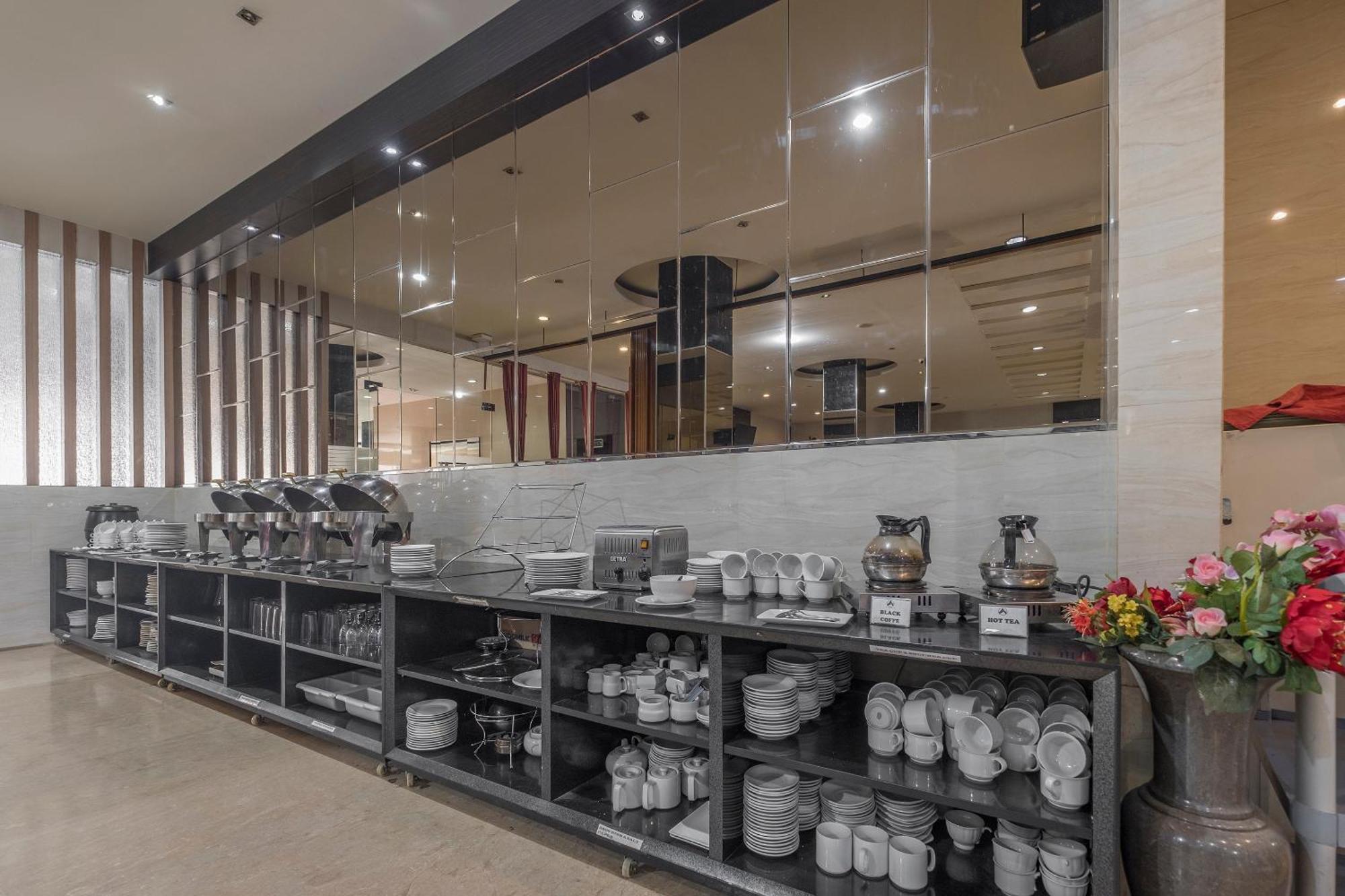 Oyo 1081 Allson City Hotel Makassar Eksteriør billede